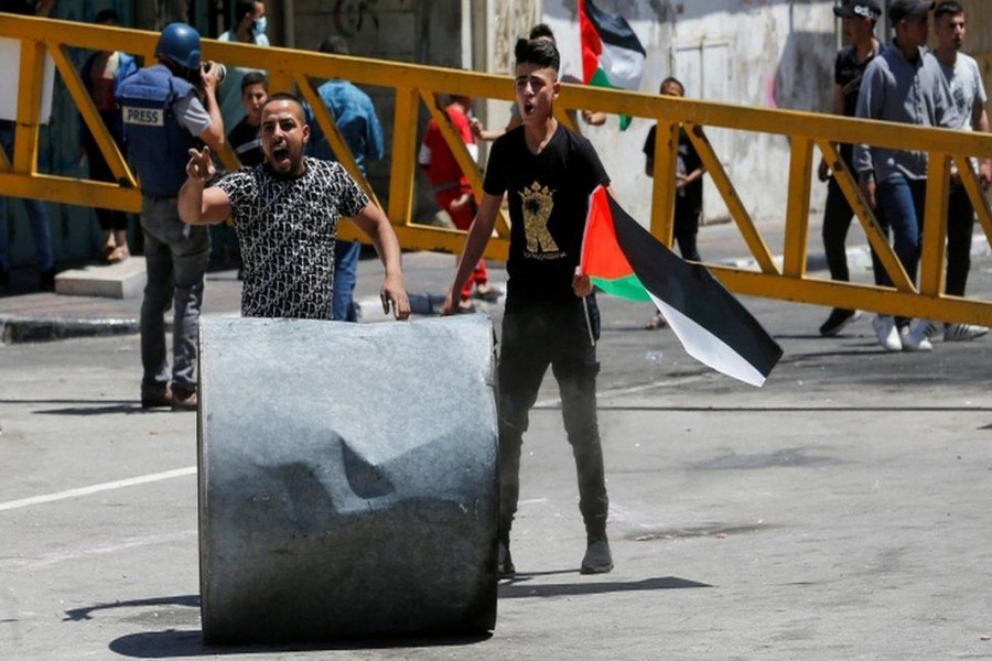 Palestinians  came out to protest in the occupied West. (Photo: REUTERS) Bank