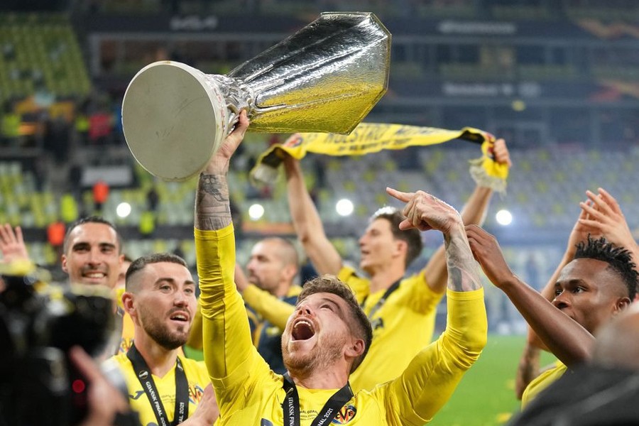 Villarreal's Alberto Moreno celebrates with the trophy after winning the Europa League — Pool via REUTERS