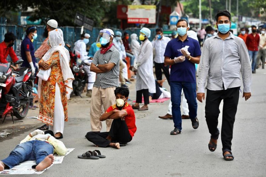 People wait in the queue outside of a coronavirus testing center amid concerns over coronavirus disease (Covid-19) outbreak in Dhaka, Bangladesh, May 17, 2020 — Reuters