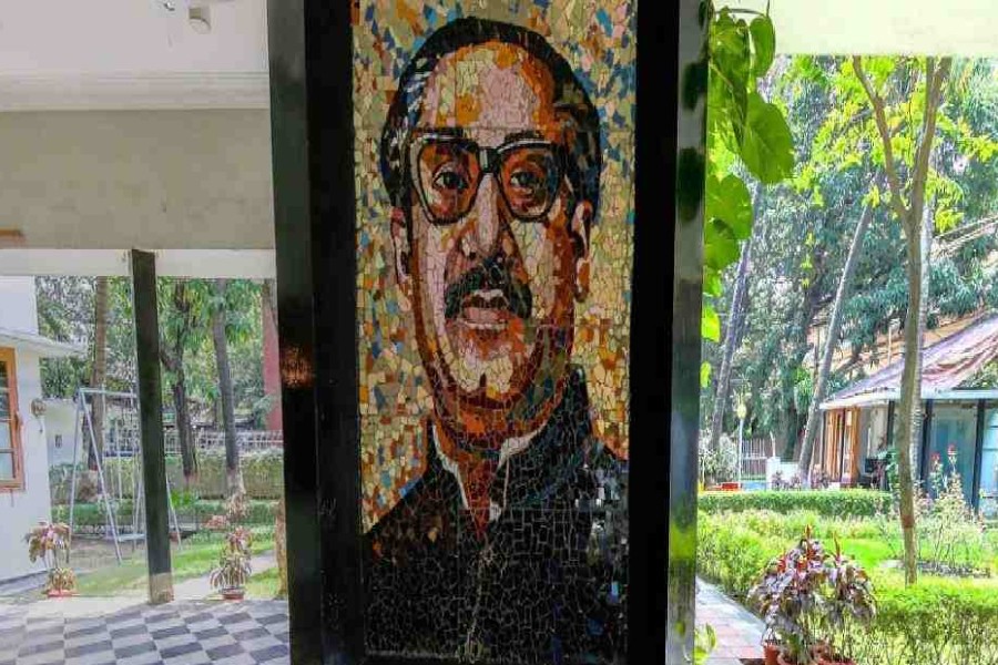 AL founding anniversary: PM pays tributes to Bangabandhu