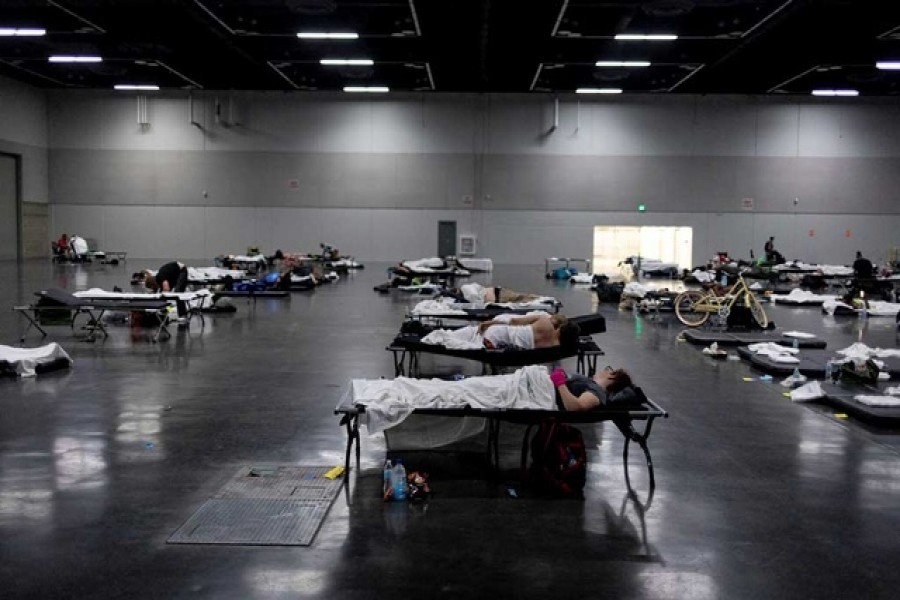 People sleep at a cooling shelter set up during an unprecedented heat wave in Portland, Oregon, June 27 - Reuters photo