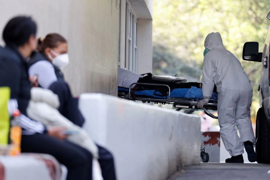 Paramedics arrive at a hospital with a patient suspected of suffering from the coronavirus disease (Covid-19), as the outbreak of the coronavirus disease continues, in Mexico City, Mexico on January 5, 2021 — Reuters/Files