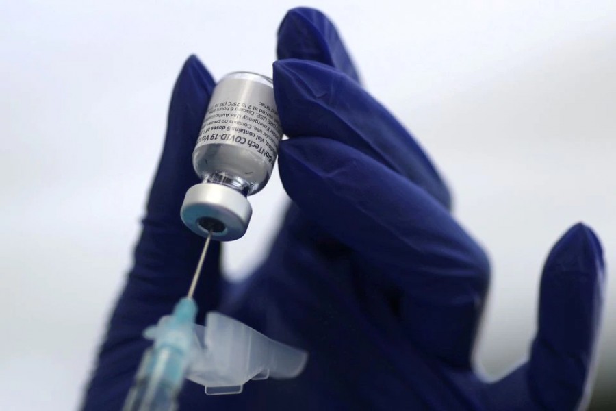 A healthcare worker prepares a Pfizer coronavirus disease (Covid-19) vaccination in Los Angeles, California, US on January 7, 2021 — Reuters/Files