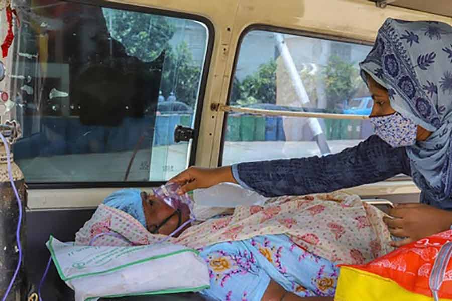 A patient was brought to Mohakhali to be admitted to DNCC's COVID-dedicated hospital by relatives due to respiratory struggles despite testing negative for the coronavirus. Photo: bdnews24.com