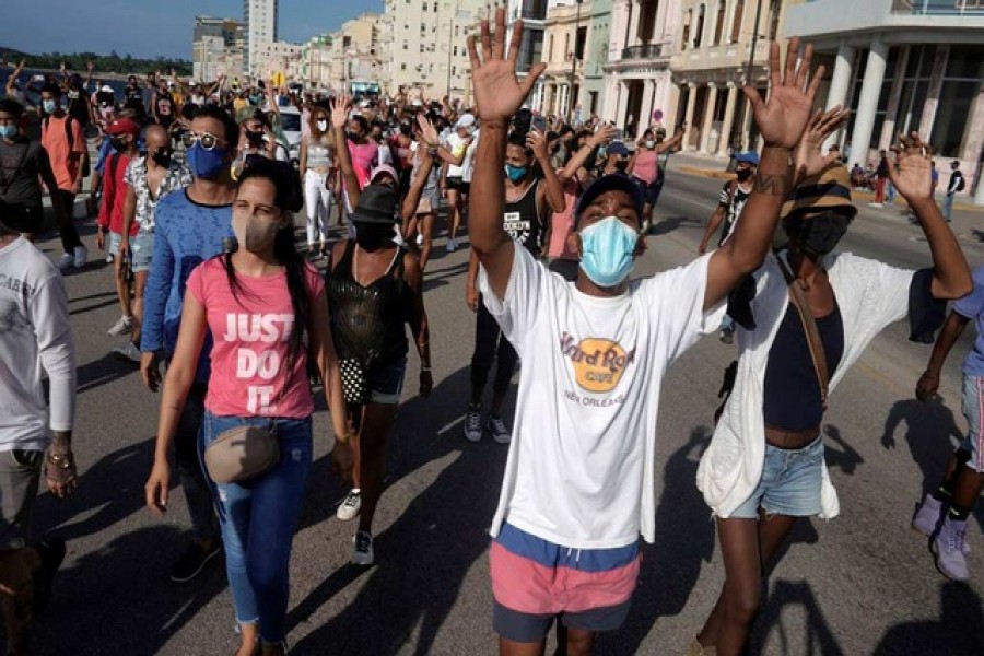 People shout slogans against the government during a protest against and in support of the government, amidst the coronavirus disease (Covid-19) outbreak, in Havana, Cuba July 11, 2021 — Reuters/Alexandre Meneghini