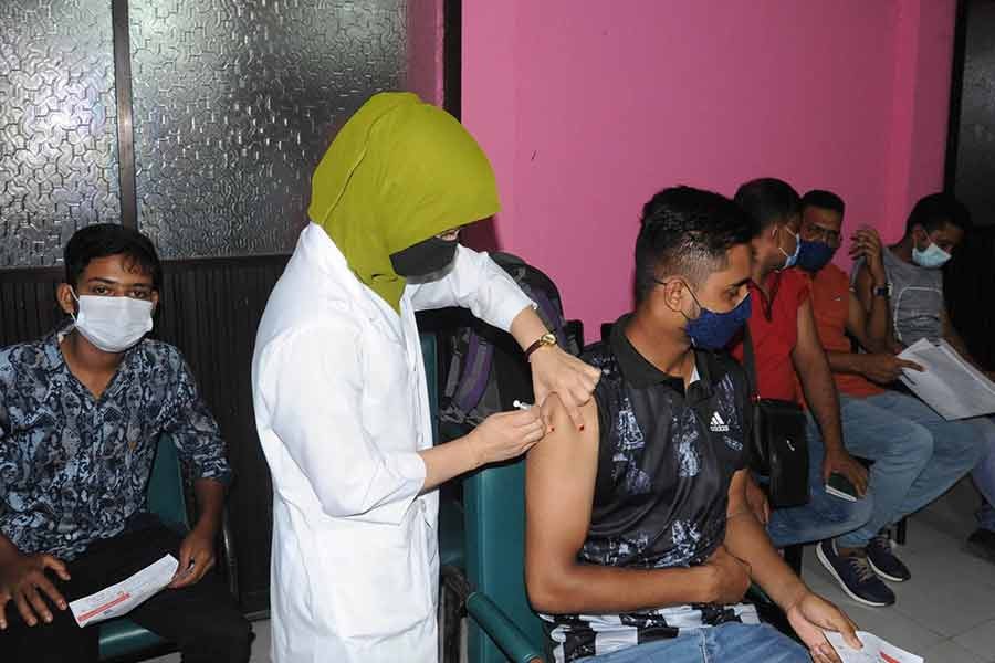 An expatriate worker taking a dose of COVID-19 vaccine at Dhaka Medical College Hospital on Saturday -PID Photo