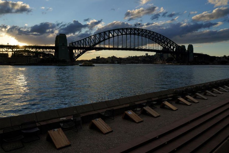 Sydney tightens lockdown as coronavirus cases rise