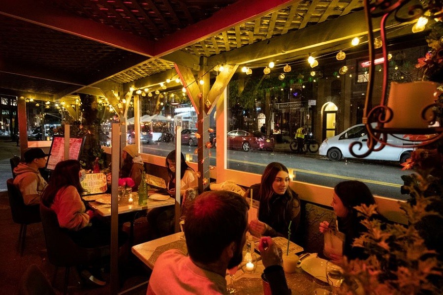 People enjoy outdoor dining at the Sveta restaurant as the spread of the coronavirus disease (Covid-19) continues, in New York City, New York, US, November 21, 2020 — Reuters/Files