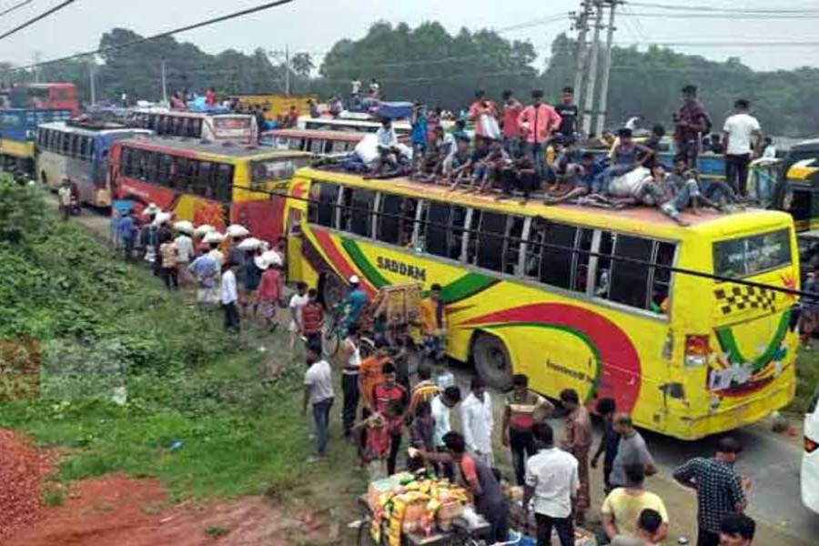 Exodus from Dhaka creates tailback on highways   