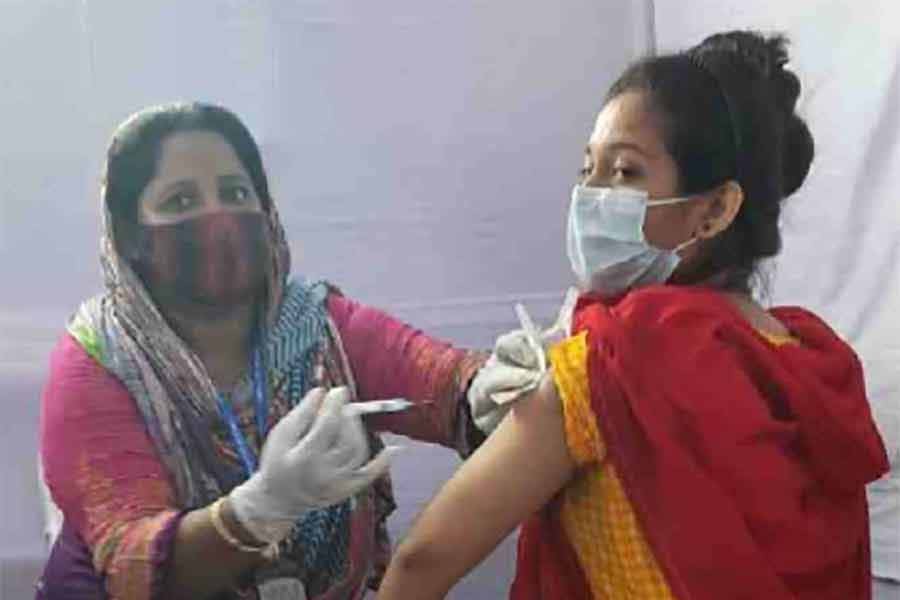 A worker of a readymade garment (RMG) factory taking the first dose of COVID-19 vaccine in Gazipur on Sunday -UNB Photo