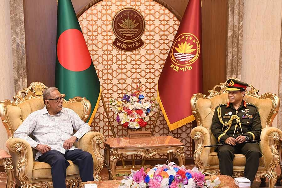 Chief of Army Staff General SM Shafiuddin Ahmed meeting President Md Abdul Hamid at Bangabhaban in Dhaka on Sunday -PID Photo