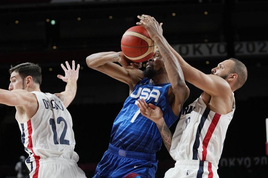 United States' forward Kevin Durant (7) and France's Evan Fournier, right, fight for control of the ball during a men's basketball preliminary round game at the 2020 Summer Olympics, Sunday, July 25, 2021, in Saitama, Japan — AP Photo/Eric Gay