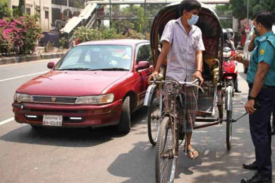 Vehicular movement in Dhaka increasing every day defying lockdown