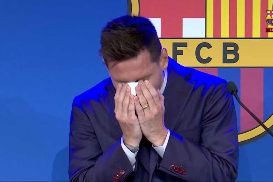 Messi breaks down in tears at Barcelona farewell press conference