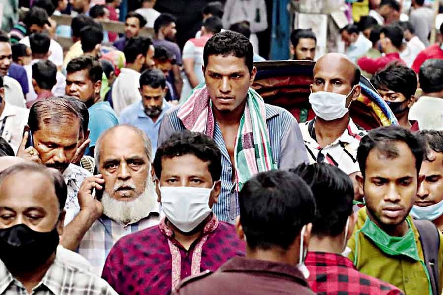 Sheer ignorance! People pour out onto the street on Thursday - the second day into the easing of Covid restrictions. What is worrying is that many of these people do not care about maintaining virus safety protocols. The photo was taken in the Gulistan area. — FE Photo by Shafiqul Alam