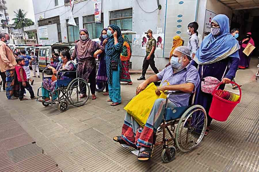 With coronavirus infections and deaths on a downtrend, COVID-19 patients who have recovered leave Dhaka Medical College Hospital on Saturday —FE photo by KAZ Sumon