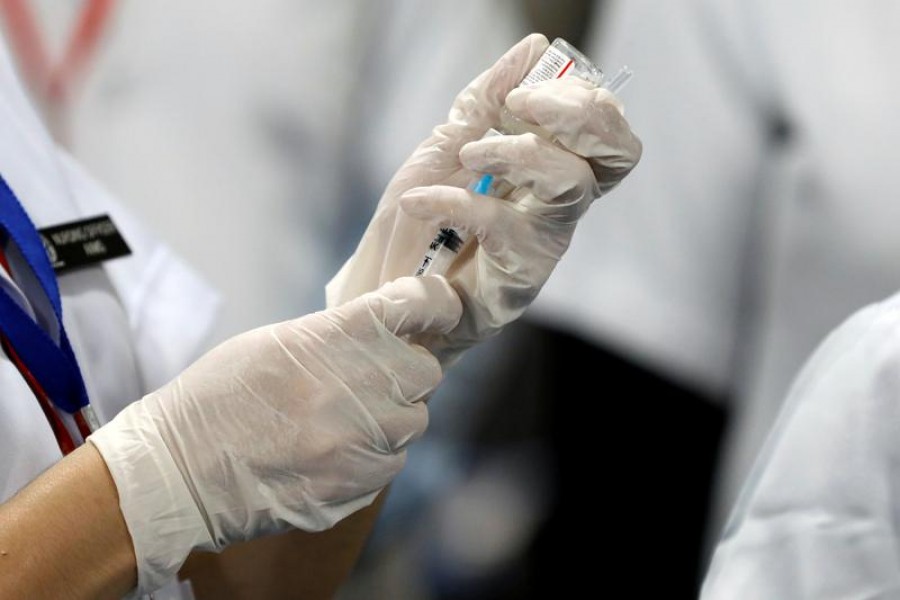 A healthcare worker fills a syringe with a dose of Bharat Biotech's Covid-19 vaccine called COVAXIN, during the coronavirus disease (Covid-19) vaccination campaign at All India Institute of Medical Sciences (AIIMS) hospital in New Delhi, India on January 16, 2021 — Reuters/Files