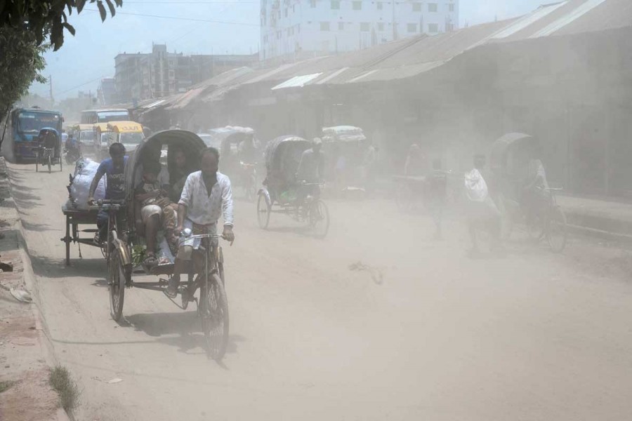 Study finds air pollution cuts Dhaka dwellers’ life expectancy by 7.7 years