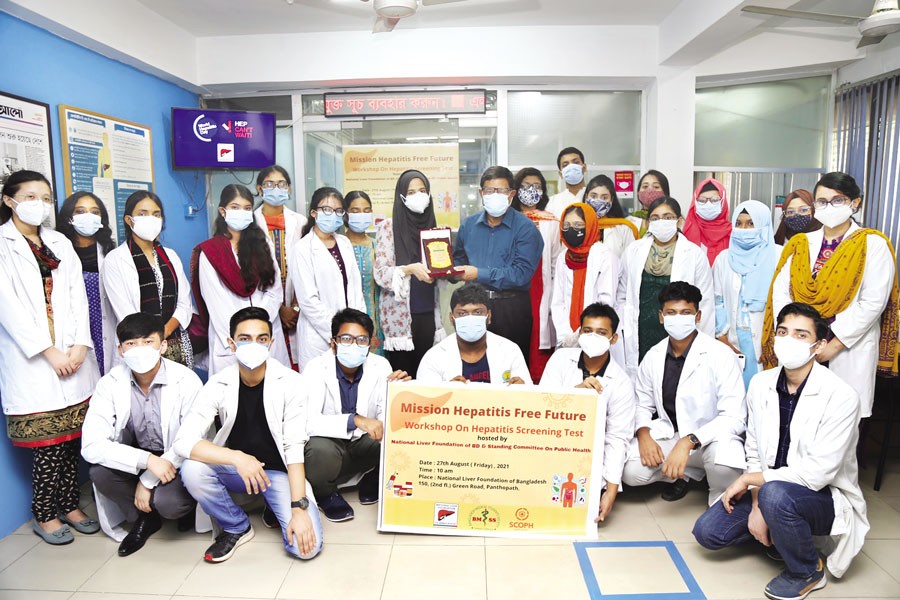 Medical students who attended the hepatitis screening test workshop at National Liver Foundation of Bangladesh (NLFB) in the capital on August 27