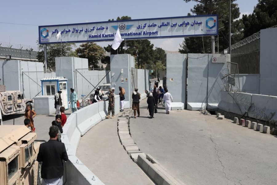 Kabul airport reopens to receive aid