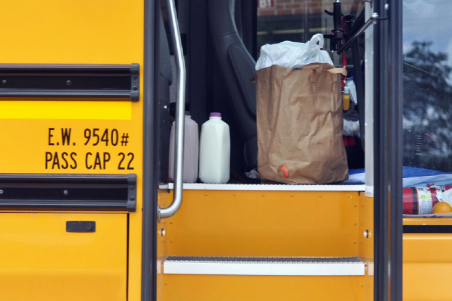 Buses bring prepared hot meals to pickup sites for families to pickup once a week through the summer, around Gurnee, Illinois, a suburb of Chicago, US, June 29, 2021. Picture taken June 29, 2021. REUTERS/Christopher Walljasper/File Photo