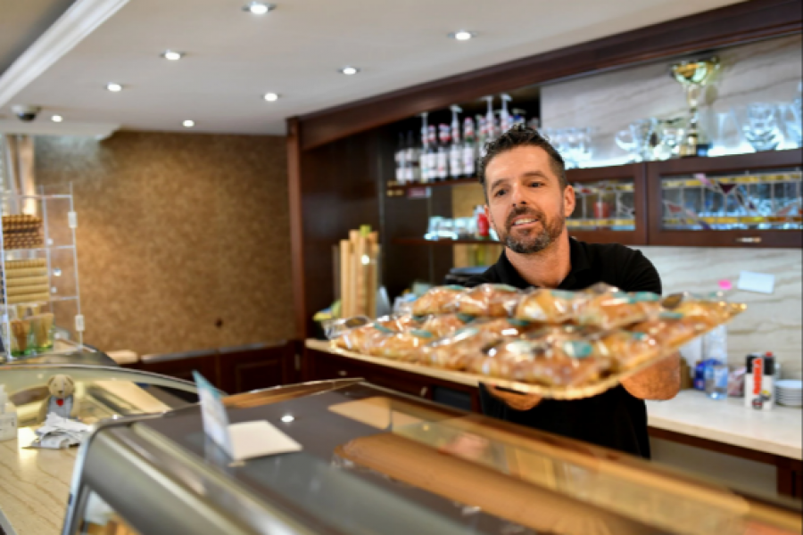 An employee of Karl Confectionery puts "A bite of Heaven", deserts created by a Hungarian confectioner Zsolt Karl on the counter in Dunaharaszti, Hungary, September 7, 2021. REUTERS/Marton Monus