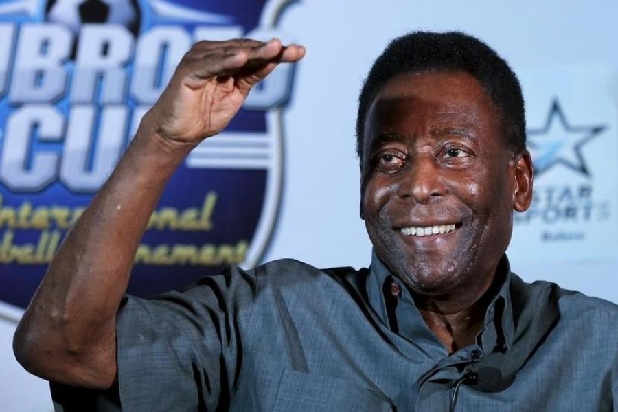 Legendary Brazilian soccer player Pele gestures during a news conference in Gurgaon on the outskirts of New Delhi, India, October 15, 2015. REUTERS/Adnan Abidi