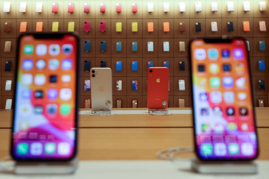 IPhones are displayed at the upcoming Apple Marina Bay Sands store in Singapore, September 8, 2020. REUTERS/Edgar Su/File Photo