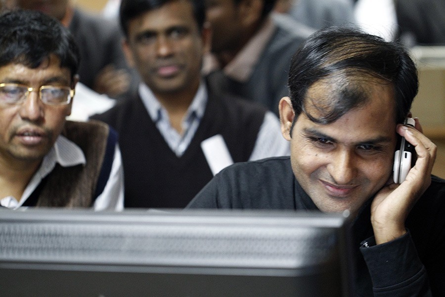 Investors react while monitoring stock price movements on a TV screen at a brokerage house in the capital city — FE/Files