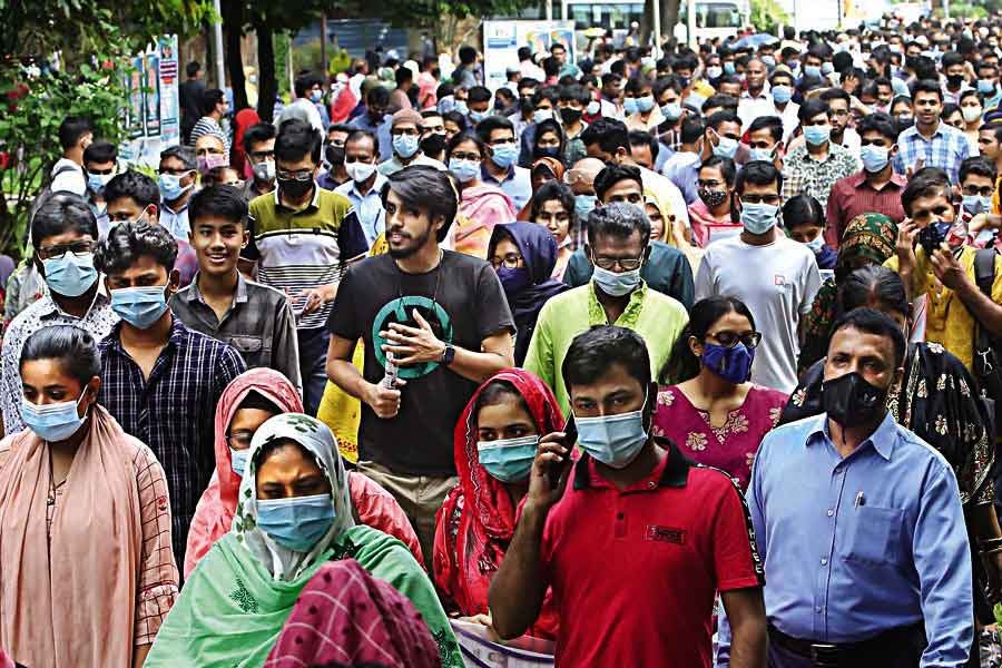 Students along with their guardians streaming out of Curzon Hall on the Dhaka University campus after their admission test on Friday, ignoring social distancing norms during these pandemic times  — FE photo by KAZ Sumon