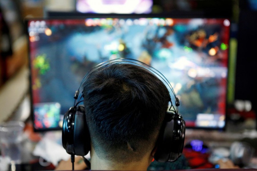 A man plays online game on a computer at an internet cafe in Beijing, China August 31, 2021. REUTERS/Florence Lo