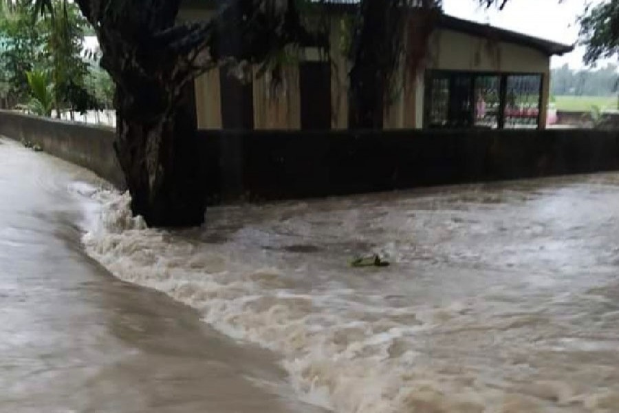 Teesta flows 60 cm above danger level, red alert issued