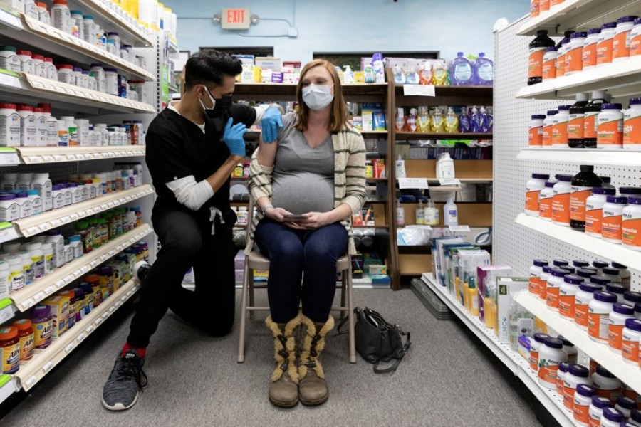 Michelle Melton, who is 35 weeks pregnant, receives the Pfizer-BioNTech vaccine against the coronavirus disease (Covid-19) at Skippack Pharmacy in Schwenksville, Pennsylvania, US on February 11, 2021 — Reuters/Files