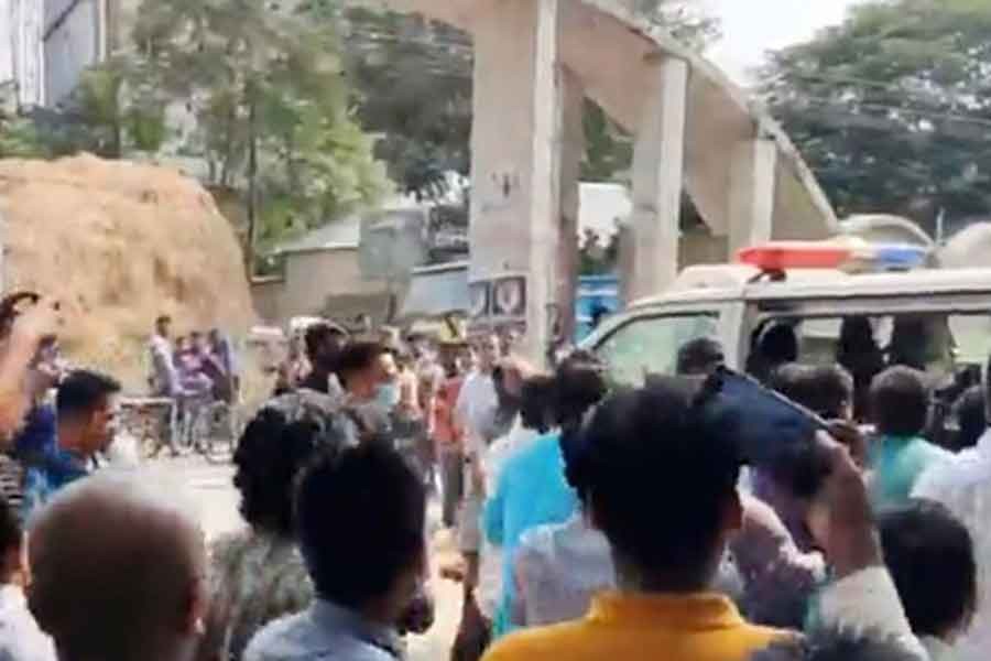 Rabindra University student 'attempts suicide’ in public