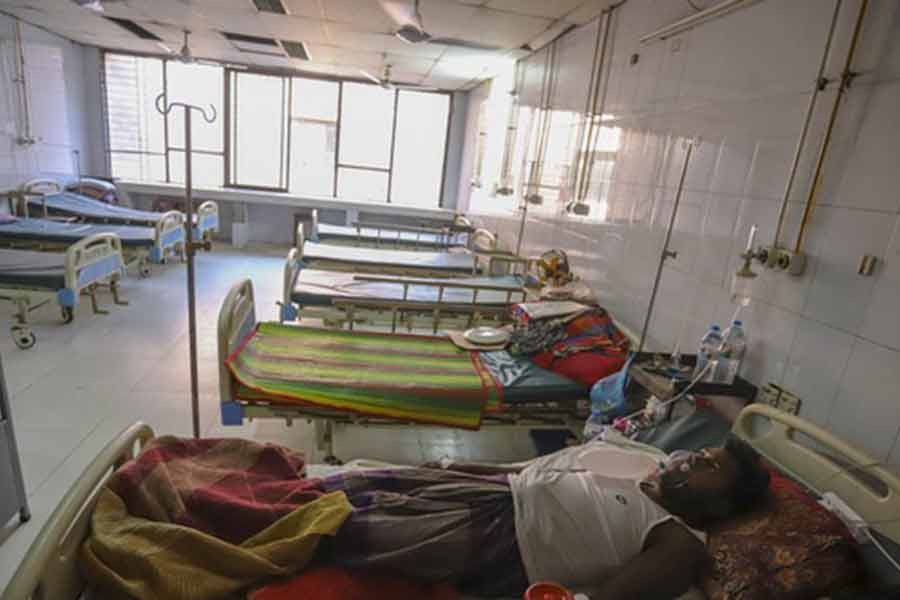 Mohiuddin of Jashore is the lone patient at Shaheed Suhrawardy Medical College Hospital’s COVID unit for men in Dhaka amid a fall in coronavirus cases. Photo: bdnews24.com.