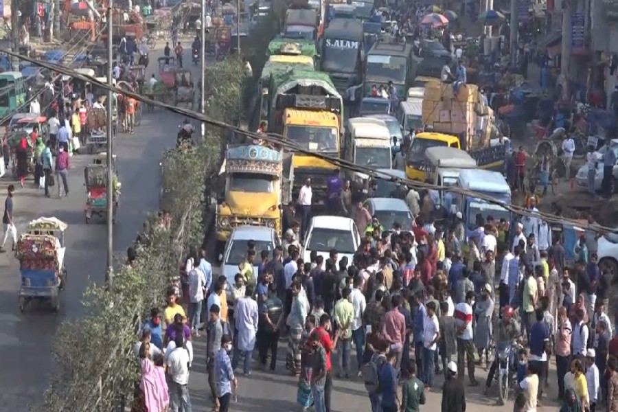 Counter-protest: DU-affiliated college admission seekers block Dhaka-Aricha highway