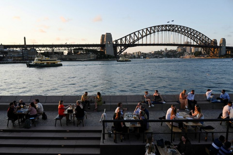 Patrons dine-in at a bar by the harbour in the wake of coronavirus disease (COVID-19) regulations easing, following an extended lockdown to curb an outbreak, in Sydney, Australia, October 22, 2021. REUTERS/Jaimi Joy/File Photo