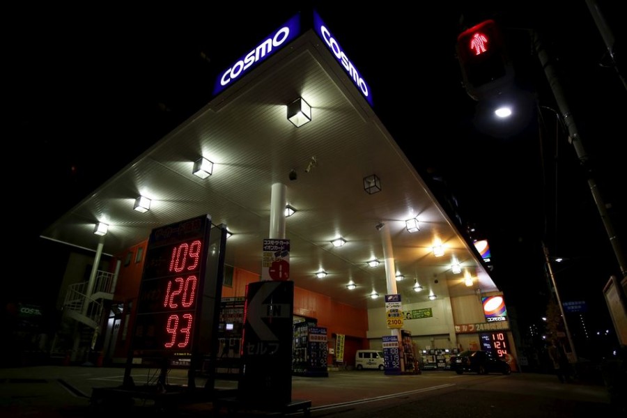 A branch of Cosmo Energy Holdings' Cosmo Oil service station is seen in Tokyo, Japan, December 17, 2015. Picture taken December 17, 2015. REUTERS/Yuya Shino/File Photo