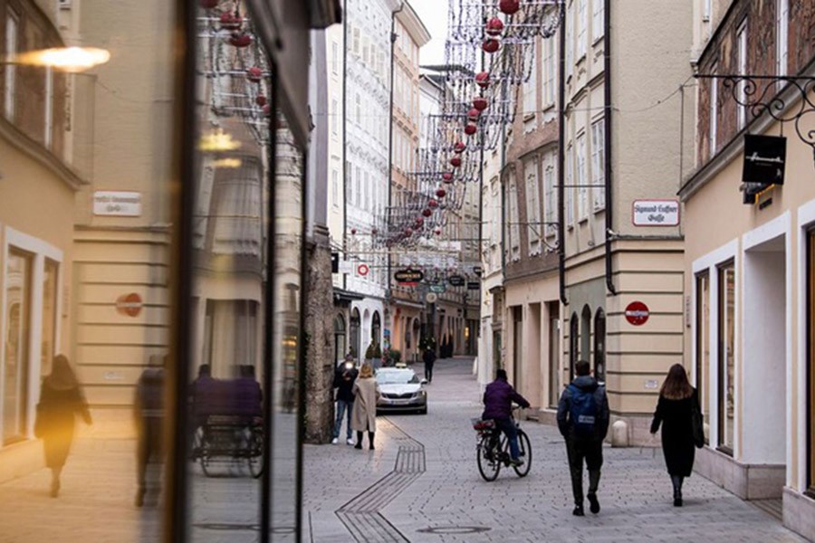 Pedestrians walk at the city centre during the coronavirus disease (COVID-19) outbreak, as Austria's government imposed a general lockdown from Monday, in Salzburg, Austria, November 22, 2021. REUTERS/Lukas Barth