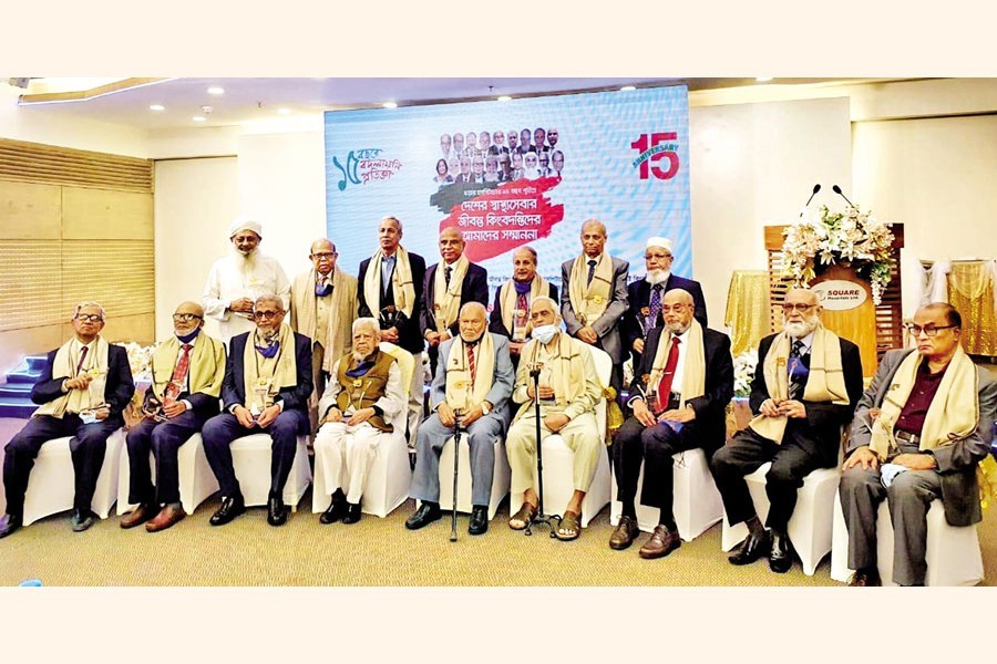 Twenty living legendary physicians of the country pose with Samson H Chowdhury Award given by Square Hospitals Limited at a function on the hospital premises in the city on Friday. The hospital honoured them for their contribution to medical services, marking its 15th founding anniversary