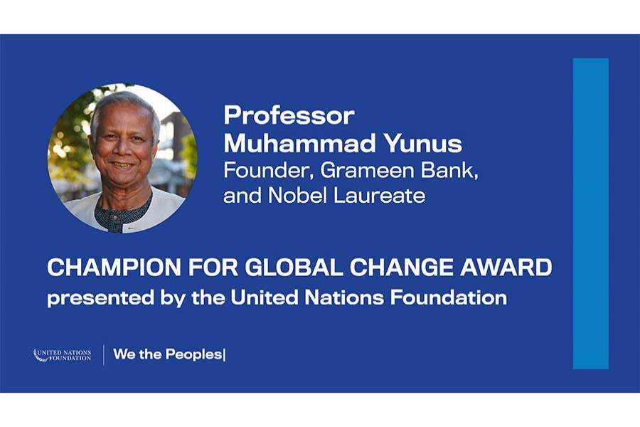 Dr Yunus receives Champion of Global Change  Award