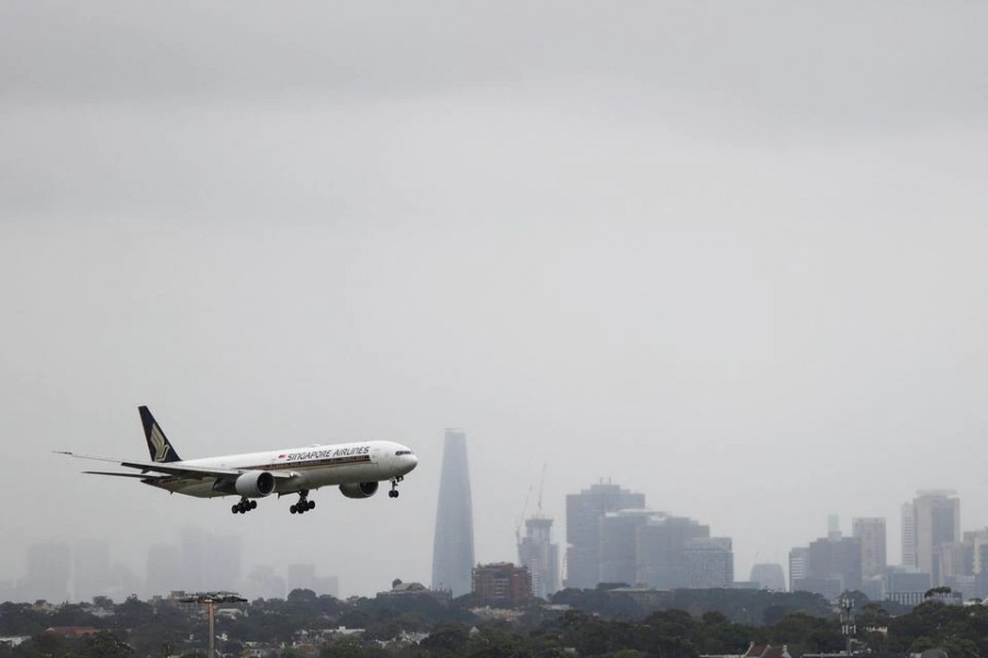 A Singapore Airlines plane arriving from Singapore lands at the international terminal at Sydney Airport, as countries react to the new coronavirus Omicron variant amid the coronavirus disease (Covid-19) pandemic, in Sydney, Australia on November 30, 2021 — Reuters/Files