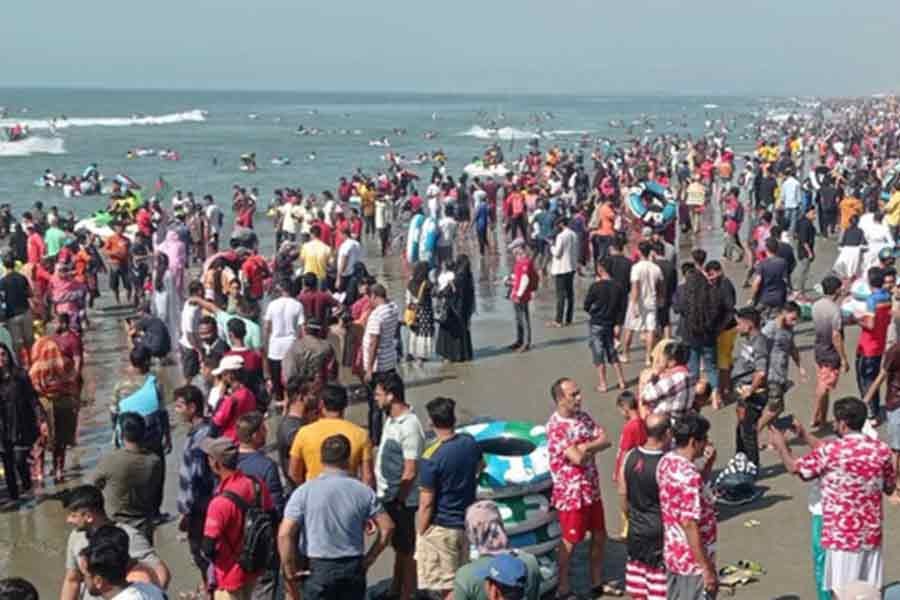 Cox's Bazar buzzes with tourists; hoteliers happy, police struggle to provide security