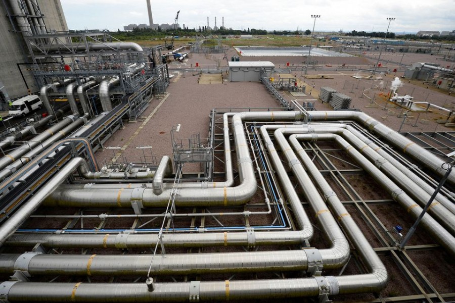 National Grid's liquified natural gas (LNG) plant is seen at the Isle of Grain in southern England August 16, 2013. REUTERS/Paul Hackett