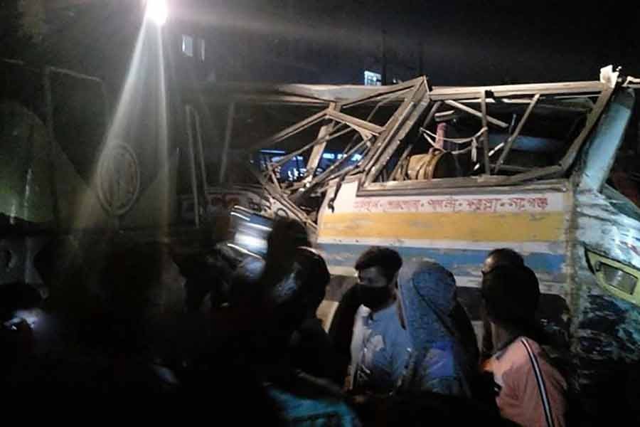 Death toll in Narayanganj train-bus crash rises to four