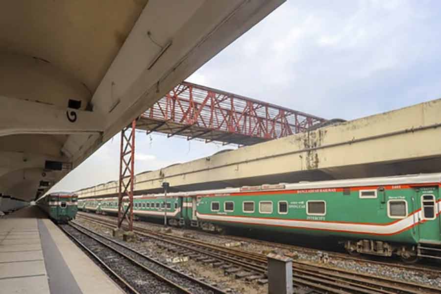 Dhaka's rail links with northern districts restored after 4 hours