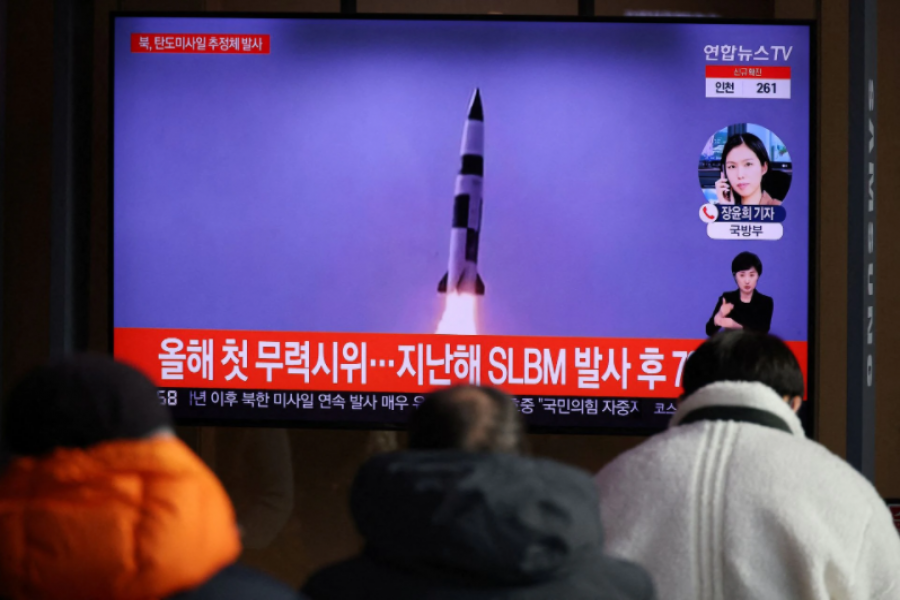 People watch a TV broadcasting file footage of a news report on North Korea firing a ballistic missile off its east coast, in Seoul, South Korea, January 5, 2022. REUTERS/Kim Hong-Ji