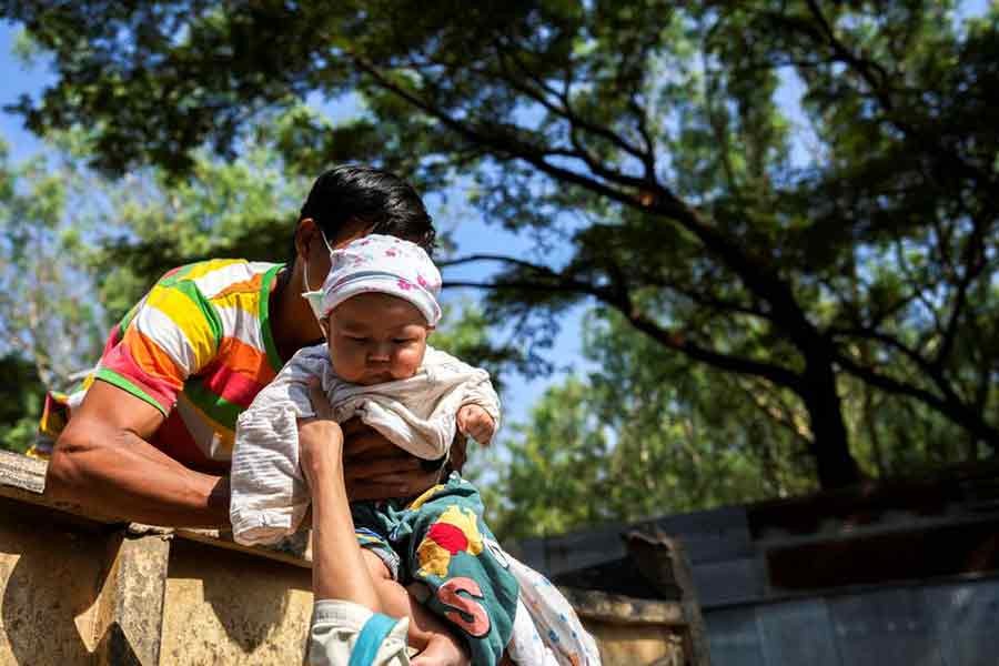 Refugees, who fled a flare-up in fighting between the Myanmar army and ethnic minority rebels prepare, as they are voluntarily returning across the border to Myanmar, at a pier in Mae Sot district in Tak province of Thailand. The photo was taken on December 19 last year. –Reuters file photo