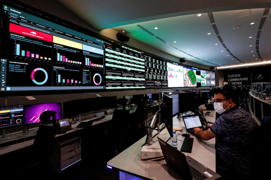 An employee wearing a protective face mask amid the coronavirus disease (COVID-19) outbreak, works in Command and Control Centre for the FIFA World Cup Qatar at Aspire Zone in Doha, Qatar December 16, 2021. Picture taken December 16, 2021.REUTERS/Amr Abdallah Dalsh