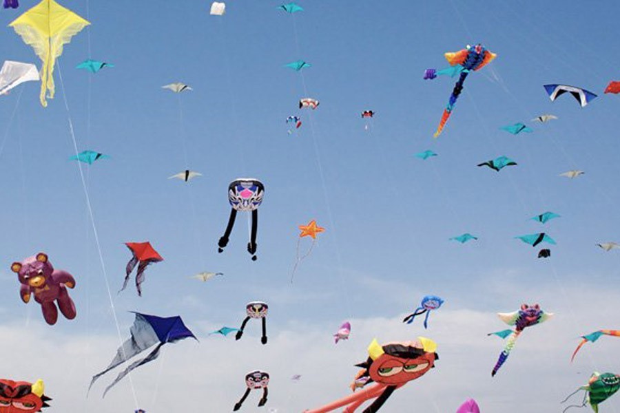 Are kites flying into infinity?